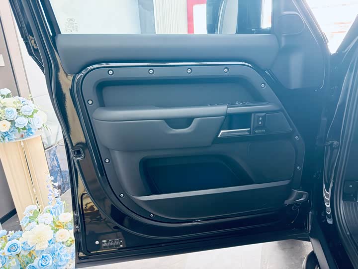 Фото 6 - Land Rover Defender