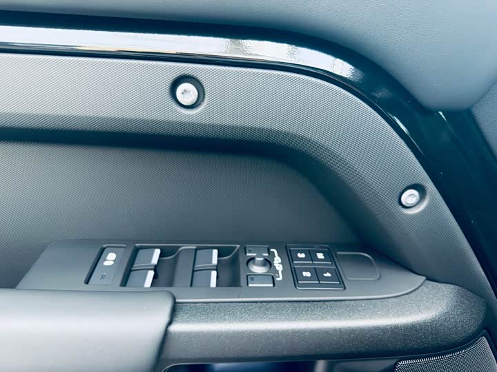 Фото 9 - Land Rover Defender