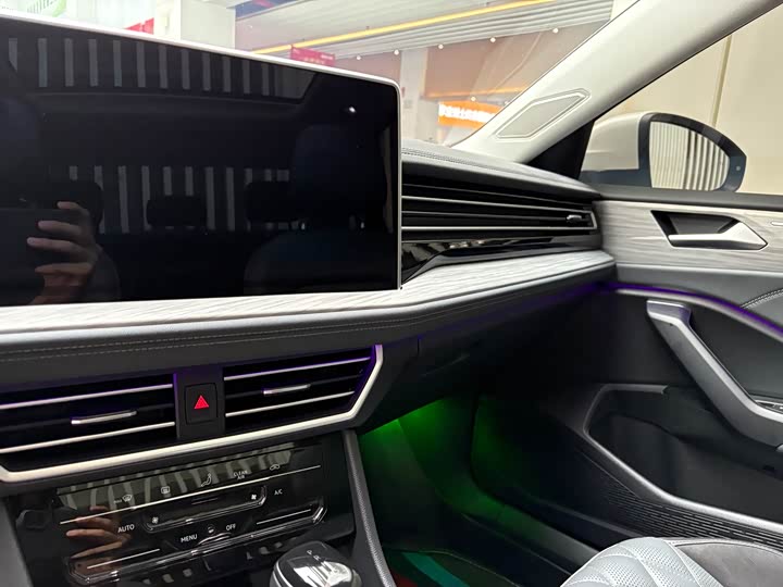 Фото 8 - Volkswagen Sagitar L
