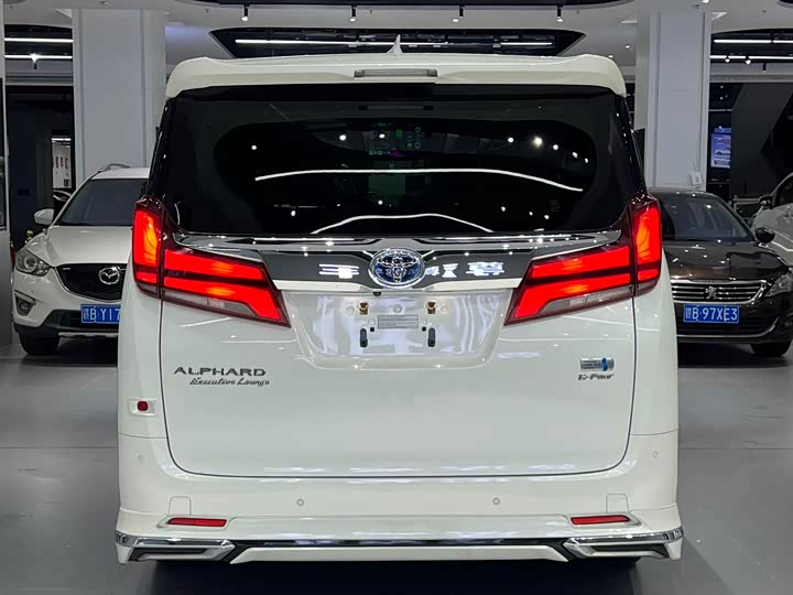 Фото 5 - Toyota Alphard
