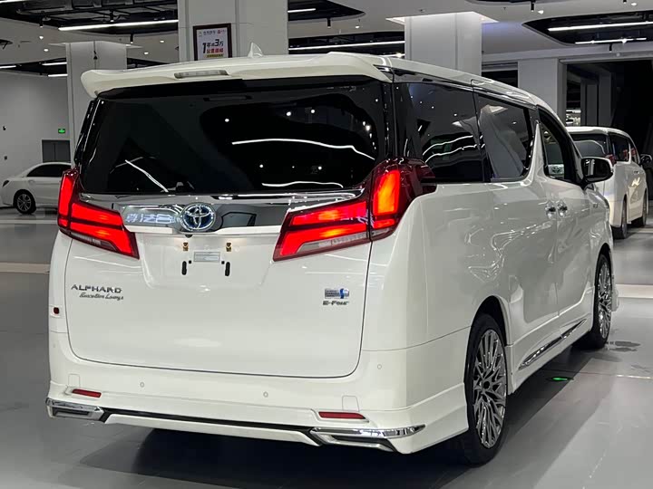 Фото 6 - Toyota Alphard