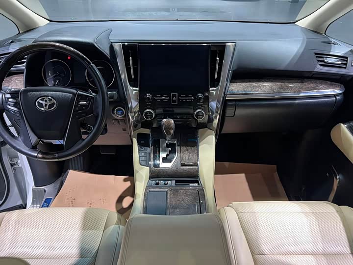 Фото 7 - Toyota Alphard