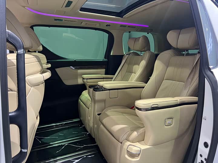Фото 9 - Toyota Alphard
