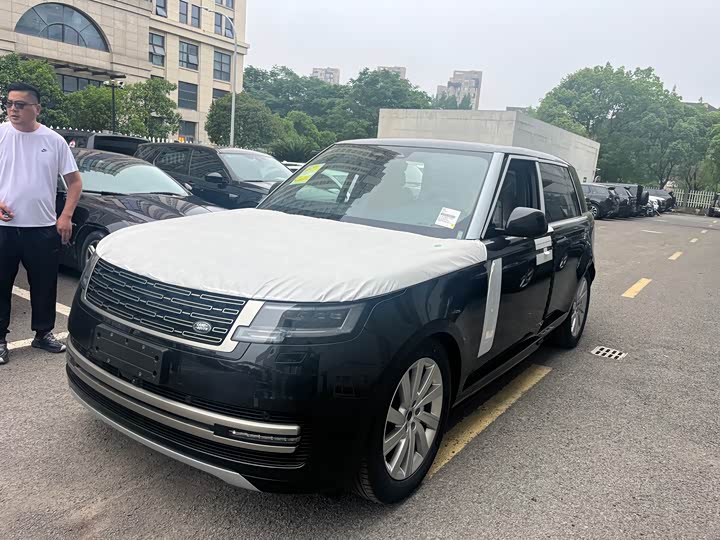 Land Rover Range Rover 2026 2026款 3.0 L6 400PS SE长轴版