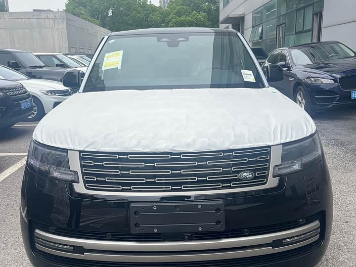 Land Rover Range Rover 2026 2026款 3.0 L6 400PS SE长轴版
