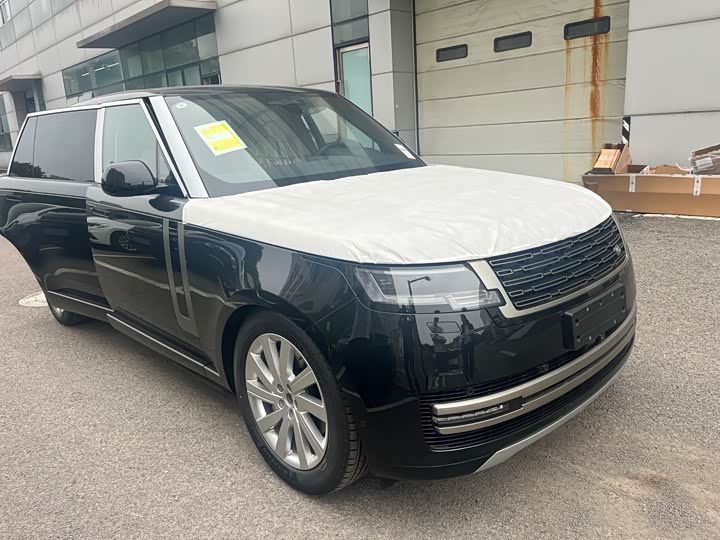 Land Rover Range Rover 2026 2026款 3.0 L6 400PS SE长轴版