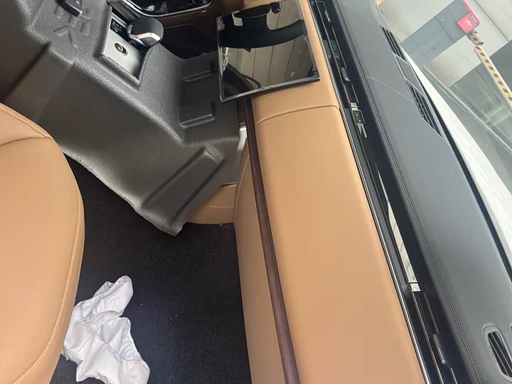 Land Rover Range Rover 2026 2026款 3.0 L6 400PS SE长轴版