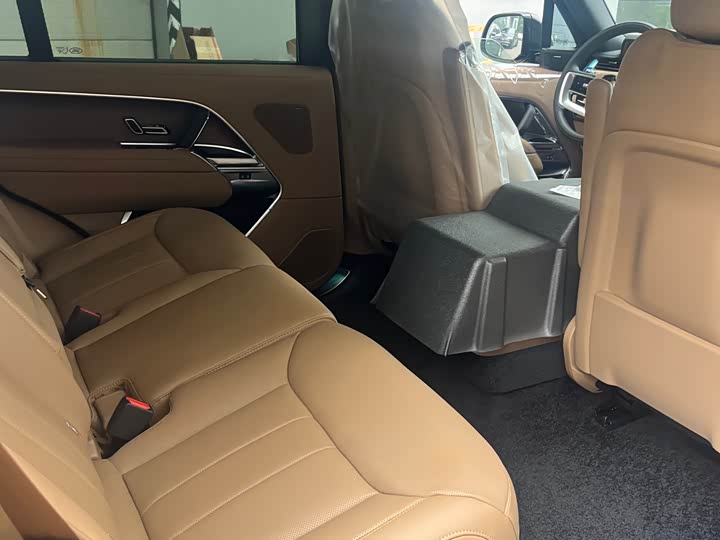 Land Rover Range Rover 2026 2026款 3.0 L6 400PS SE长轴版