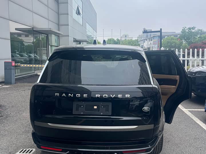 Land Rover Range Rover 2026 2026款 3.0 L6 400PS SE长轴版