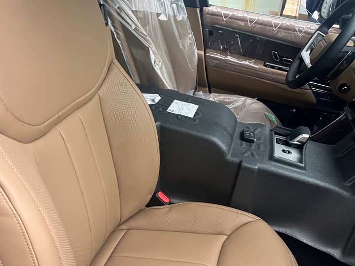 Land Rover Range Rover 2026 2026款 3.0 L6 400PS SE长轴版