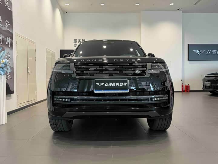Land Rover Range Rover 2025 2025款 3.0 L6 400PS 盛世加长版