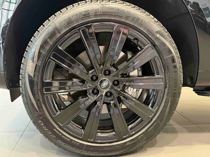 Land Rover Range Rover 2025 2025款 3.0 L6 400PS 盛世加长版