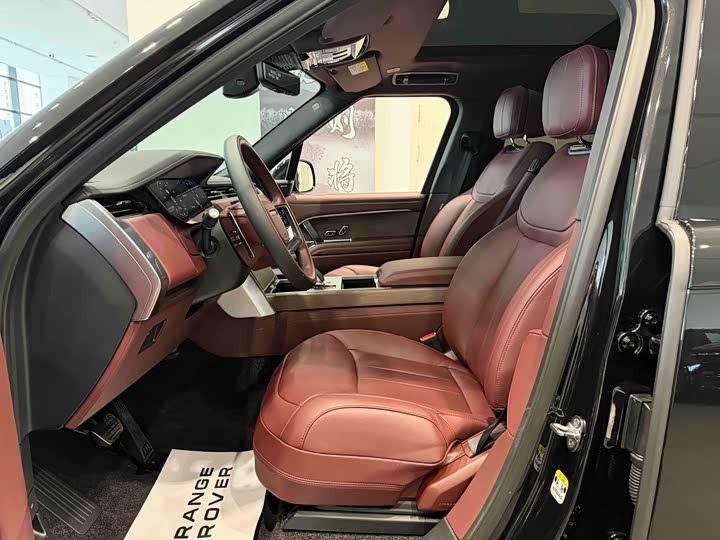 Land Rover Range Rover 2025 2025款 3.0 L6 400PS 盛世加长版