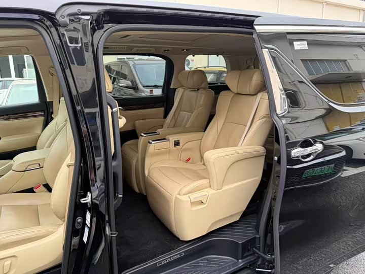 Фото 7 - Toyota Alphard