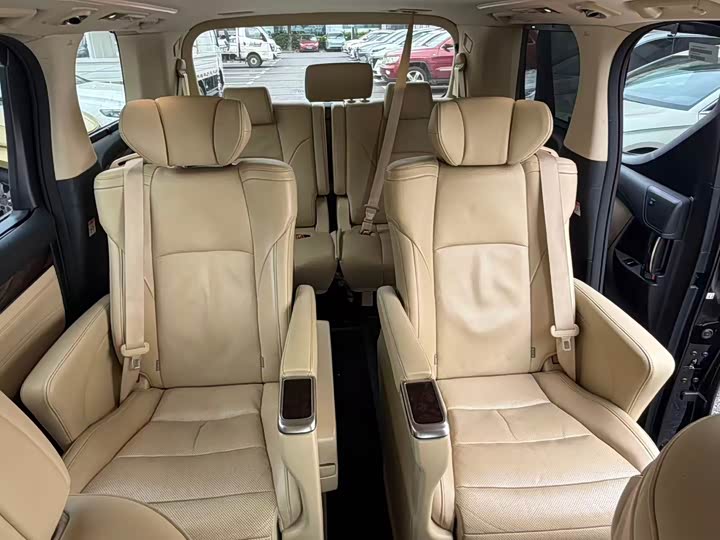 Фото 8 - Toyota Alphard