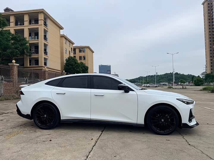 Zdjęcie 4 - Changan UNI-V