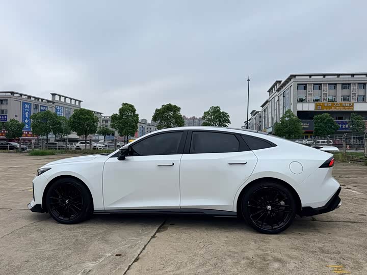 Zdjęcie 8 - Changan UNI-V