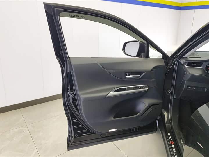 Фото 7 - Toyota Venza