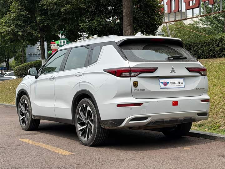 2023 Mitsubishi Outlander