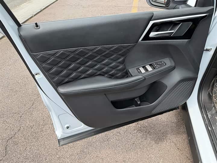 Mitsubishi Outlander 2023 2023款 1.5T CVT两驱尊耀版 7座