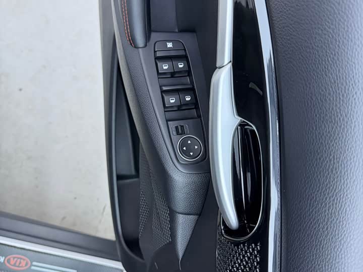 Kia Seltos 2023 2023款 1.5L CVT尊贵版