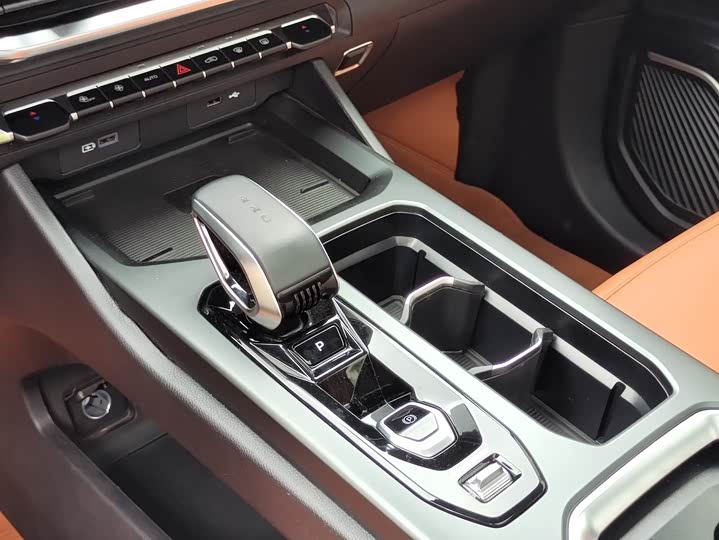 Geely Okavango L 2024 2024款 2.0T DCT旗舰型