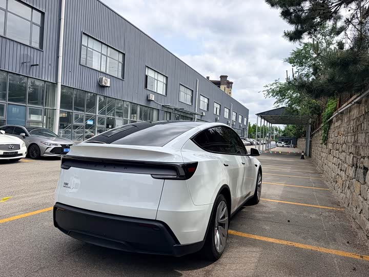 Фото 9 - Tesla Model Y