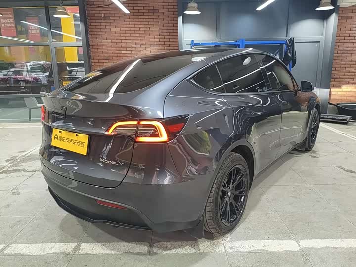 Фото 4 - Tesla Model Y