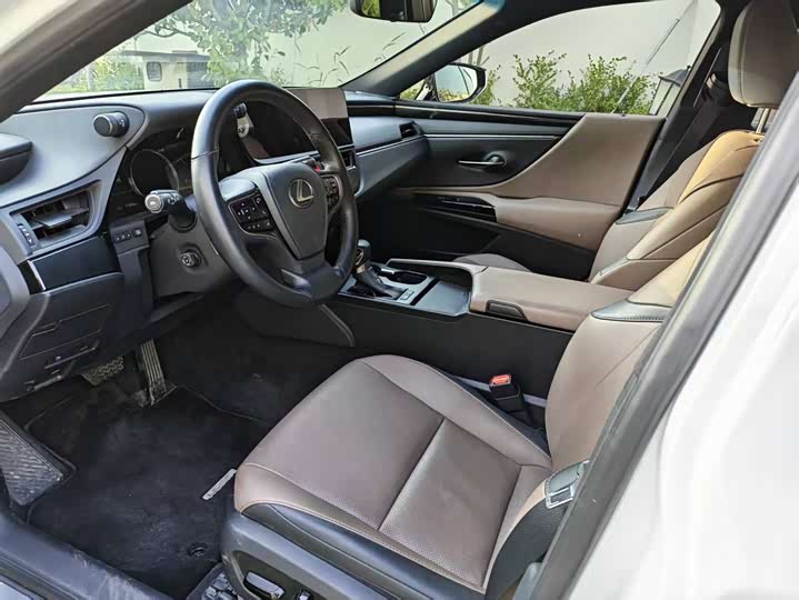 Фото 4 - Lexus ES