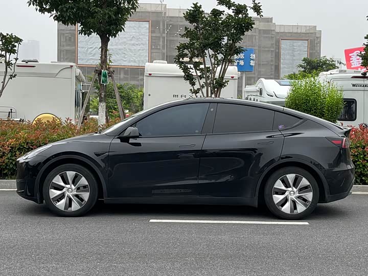 Zdjęcie 3 - Tesla Model Y