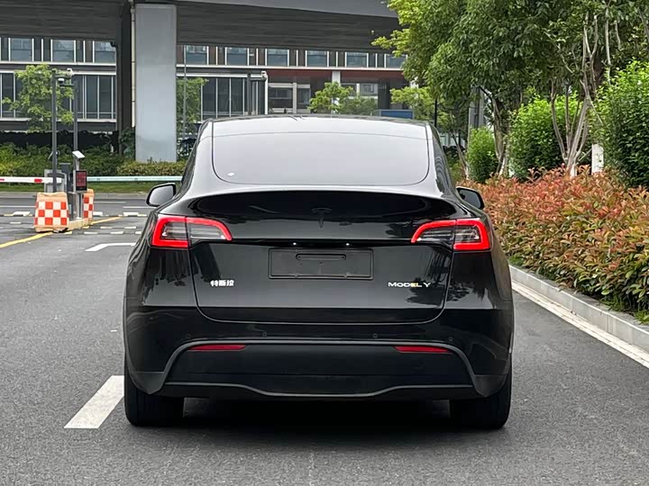 Zdjęcie 5 - Tesla Model Y