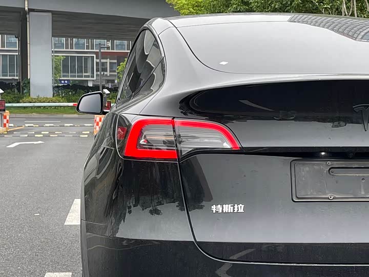 Zdjęcie 7 - Tesla Model Y