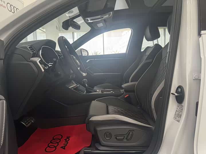 Audi Q3 2025 2025款 quattro 45周年典藏版 35TFSI 时尚动感型