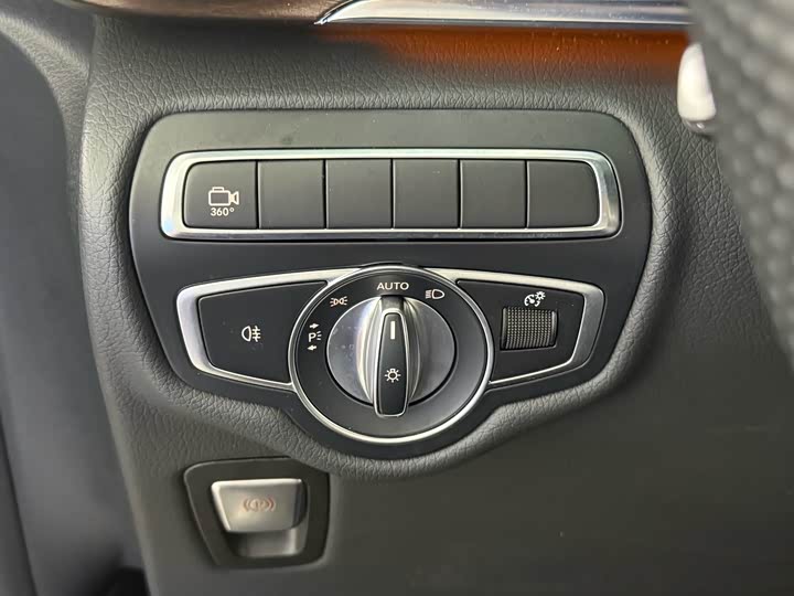 Фото 9 - Mercedes-Benz V-Class