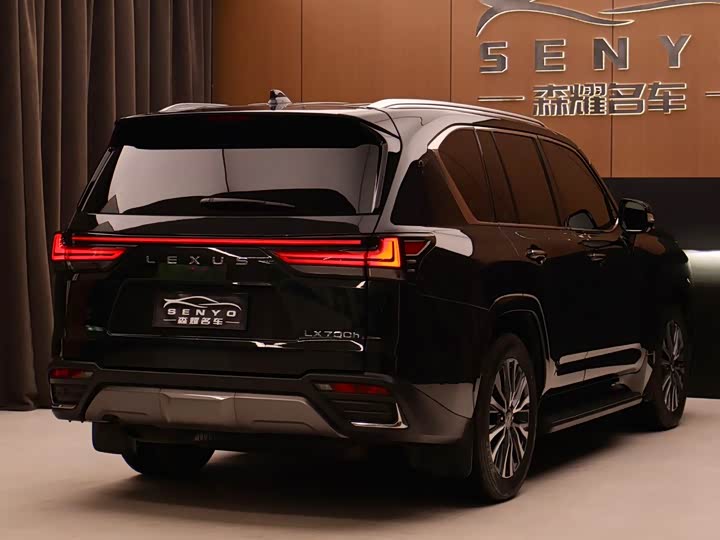 Фото 4 - Lexus LX