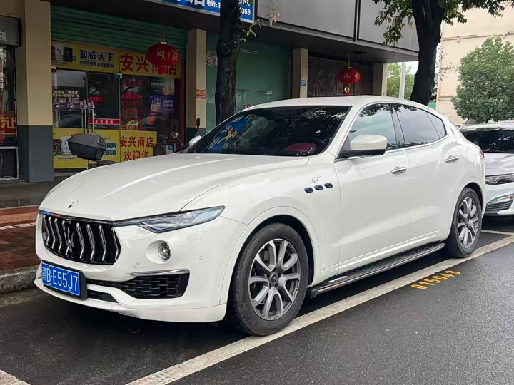 Фото 1 - Maserati Levante