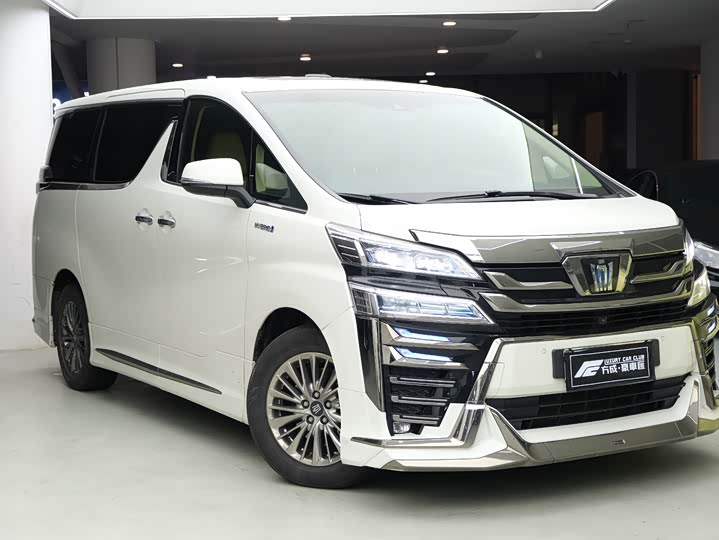 Фото 1 - Toyota Alphard