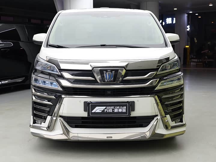 Фото 3 - Toyota Alphard