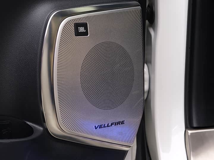 Фото 4 - Toyota Alphard
