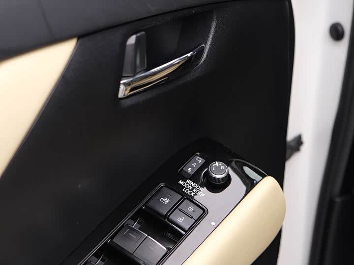 Фото 5 - Toyota Alphard