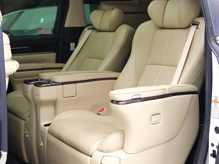 Фото 8 - Toyota Alphard