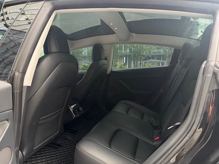 Фото 9 - Tesla Model 3