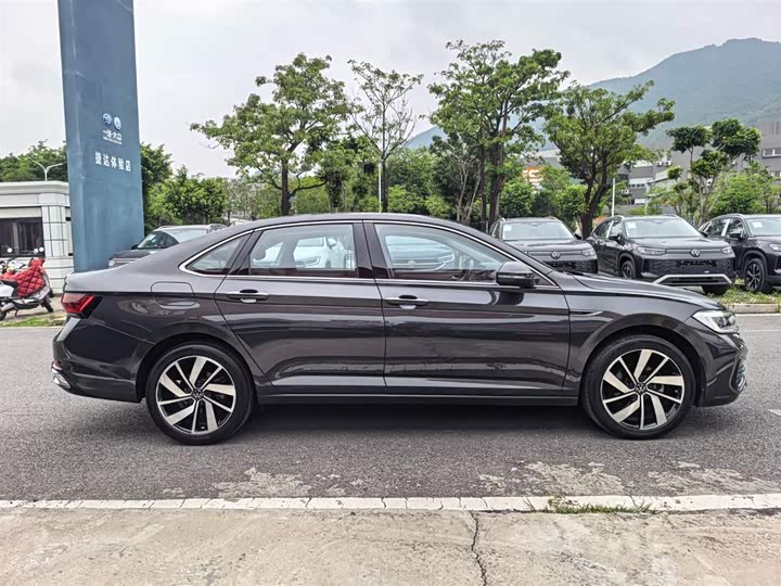 Фото 9 - Volkswagen Sagitar L