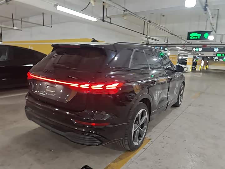 Audi Q5 e-tron 2023 2023款 40 e-tron 星耀型 锦衣套装