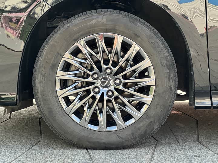 Фото 8 - Lexus LM