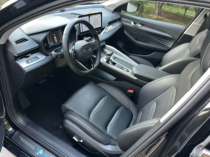 Фото 4 - Geely Preface