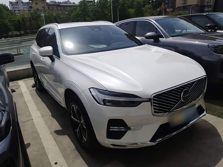 Volvo XC60 2026 2026款 B5 四驱智逸豪华版