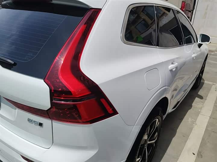 Volvo XC60 2026 2026款 B5 四驱智逸豪华版