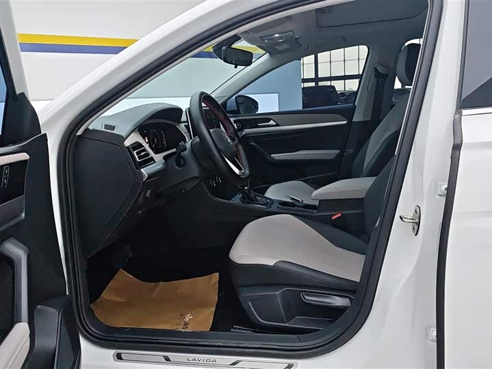 Фото 9 - Volkswagen Lavida