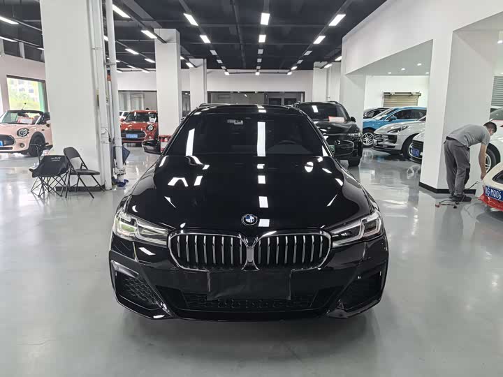 Photo 2 - BMW 5 Series